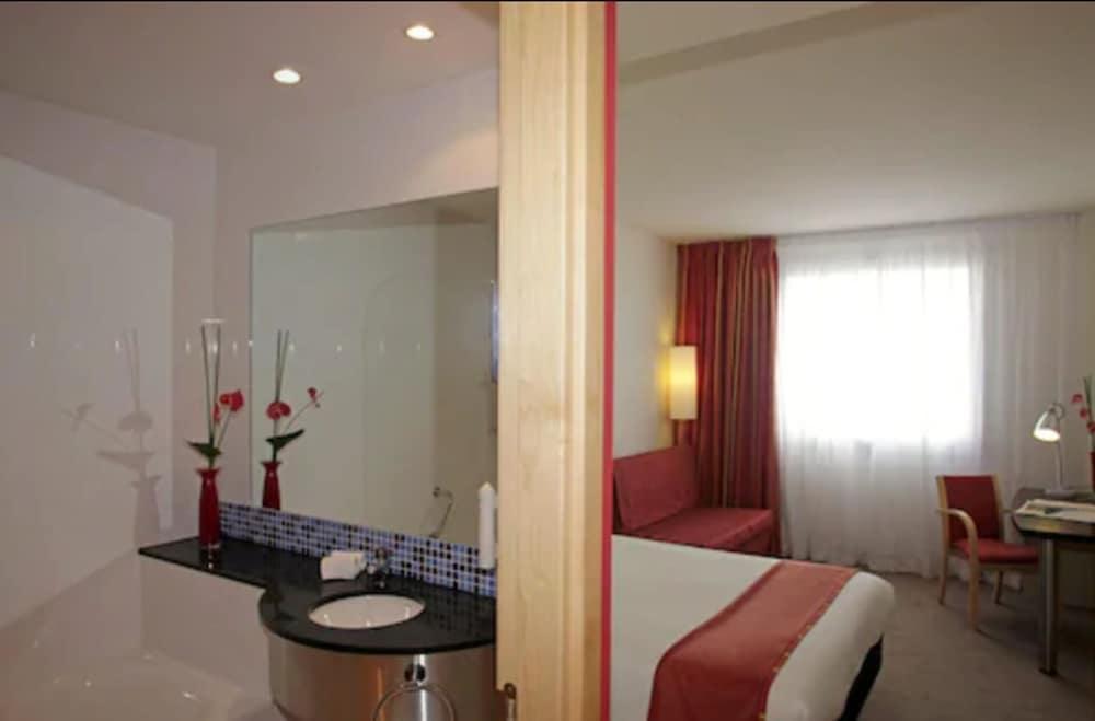 Holiday Inn Express Barcelona City 22@ By Ihg Esterno foto