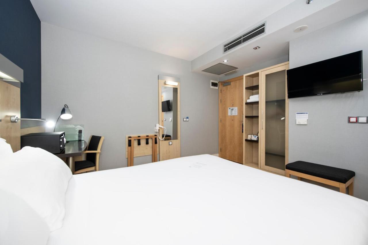 Holiday Inn Express Barcelona City 22@ By Ihg Esterno foto