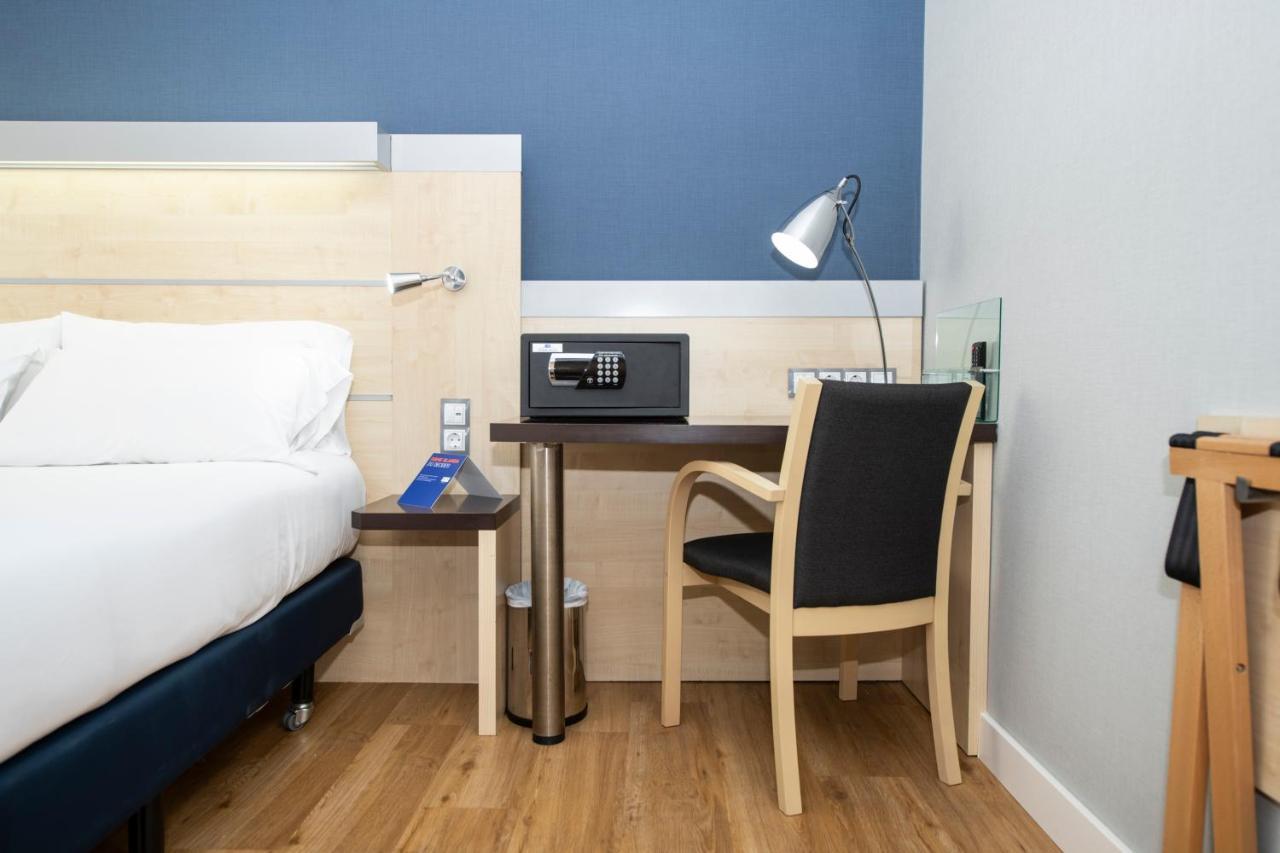 Holiday Inn Express Barcelona City 22@ By Ihg Esterno foto
