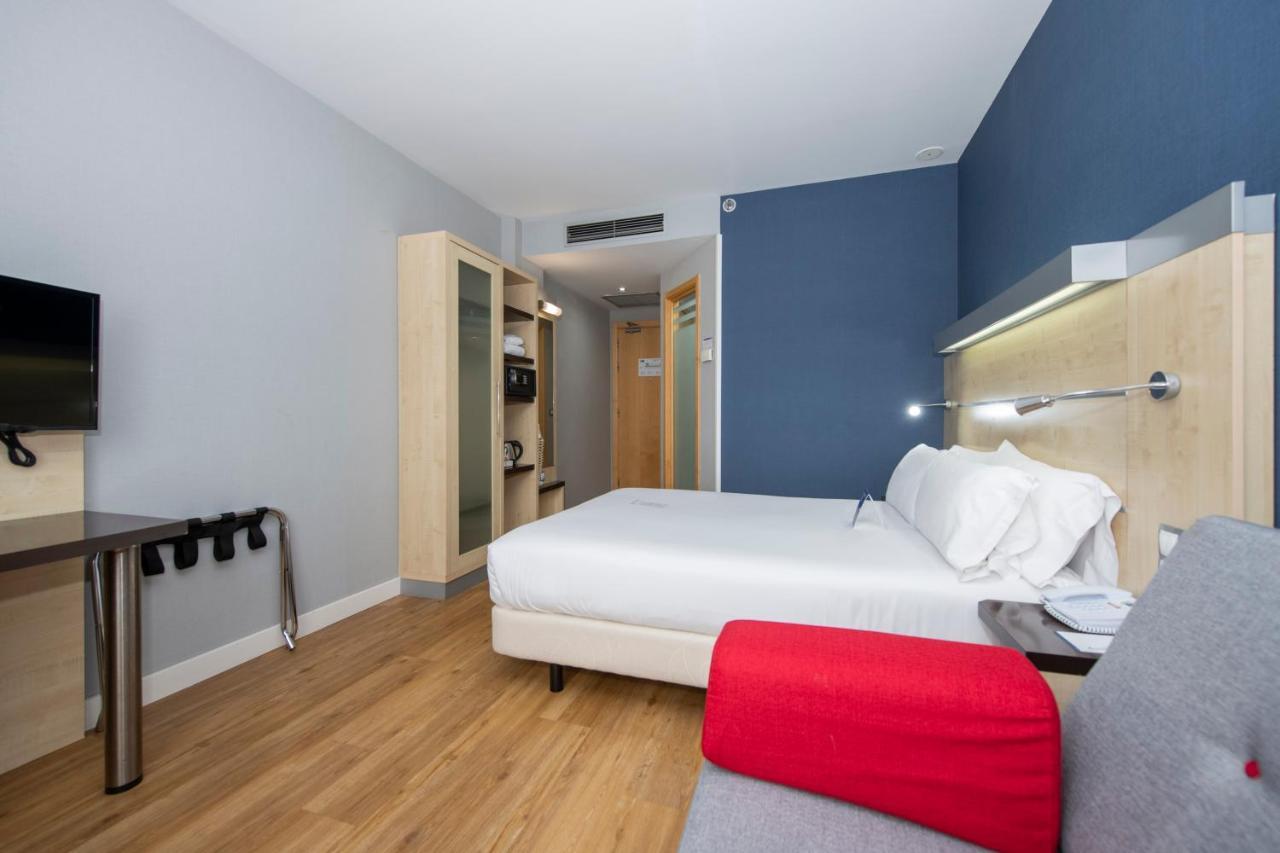 Holiday Inn Express Barcelona City 22@ By Ihg Esterno foto