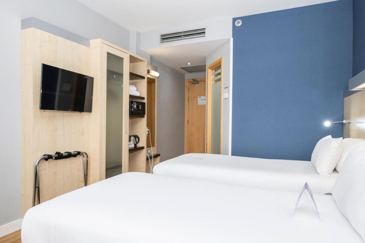 Holiday Inn Express Barcelona City 22@ By Ihg Esterno foto
