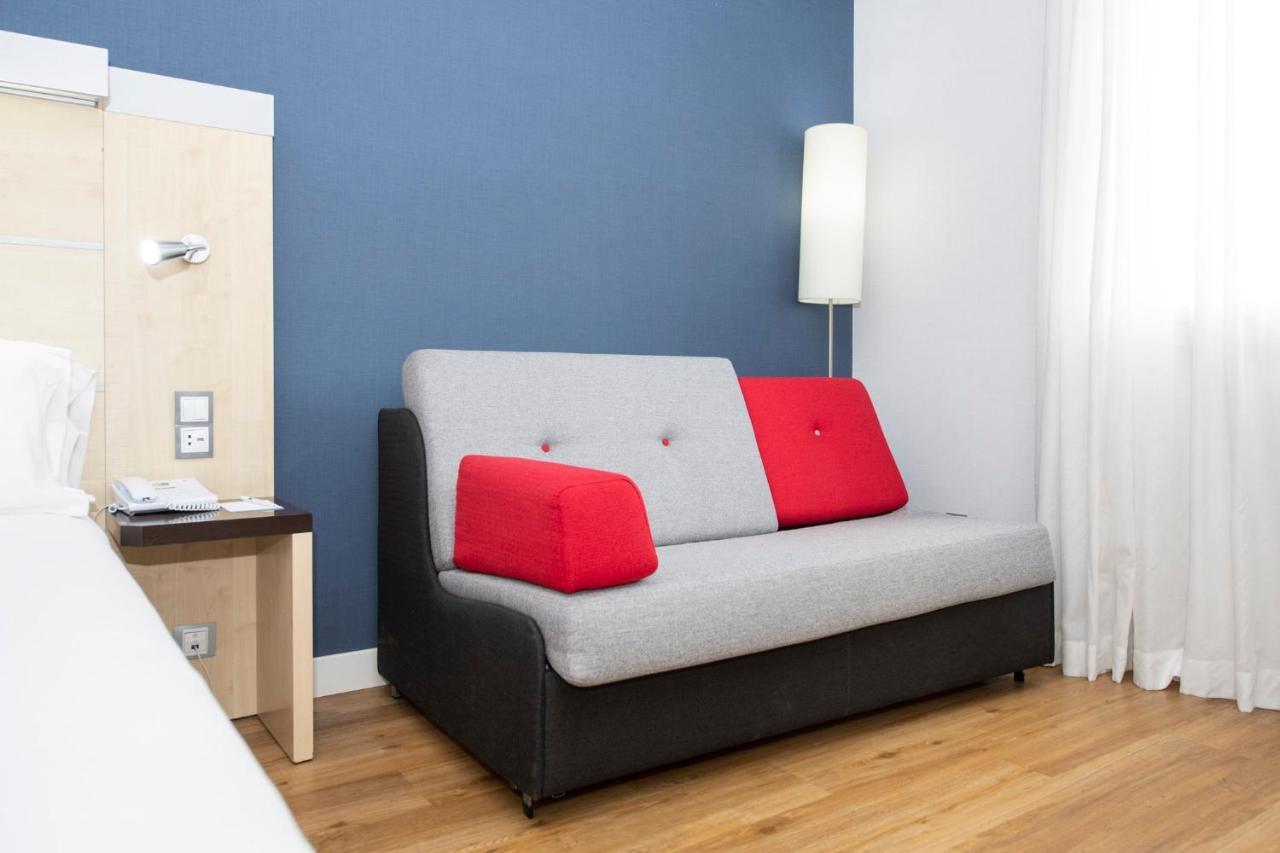 Holiday Inn Express Barcelona City 22@ By Ihg Esterno foto