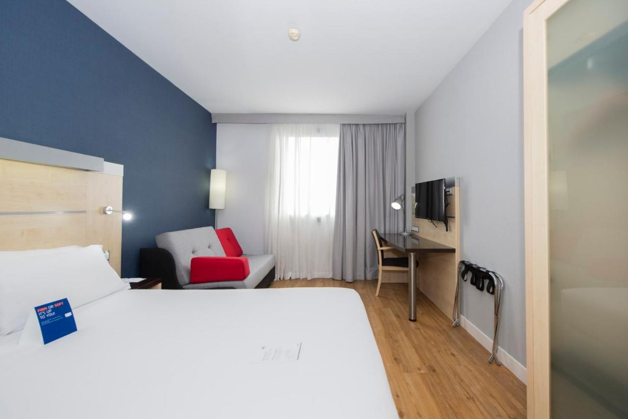 Holiday Inn Express Barcelona City 22@ By Ihg Esterno foto