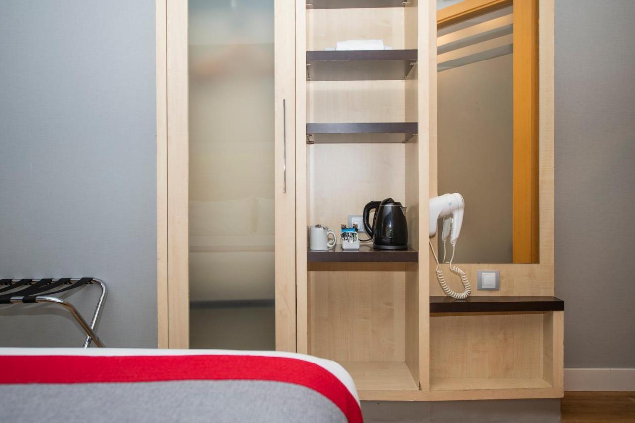Holiday Inn Express Barcelona City 22@ By Ihg Esterno foto