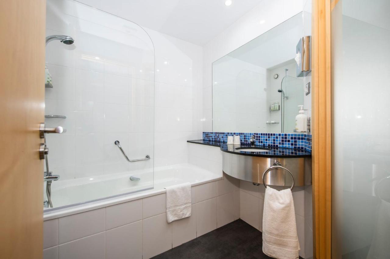 Holiday Inn Express Barcelona City 22@ By Ihg Esterno foto