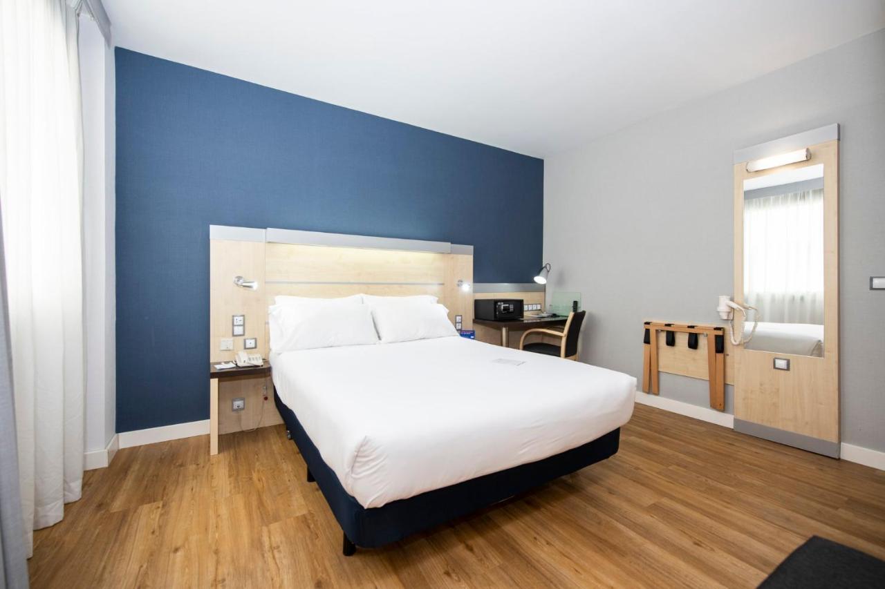 Holiday Inn Express Barcelona City 22@ By Ihg Esterno foto