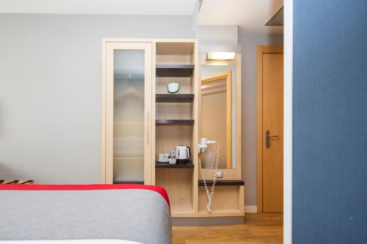 Holiday Inn Express Barcelona City 22@ By Ihg Esterno foto