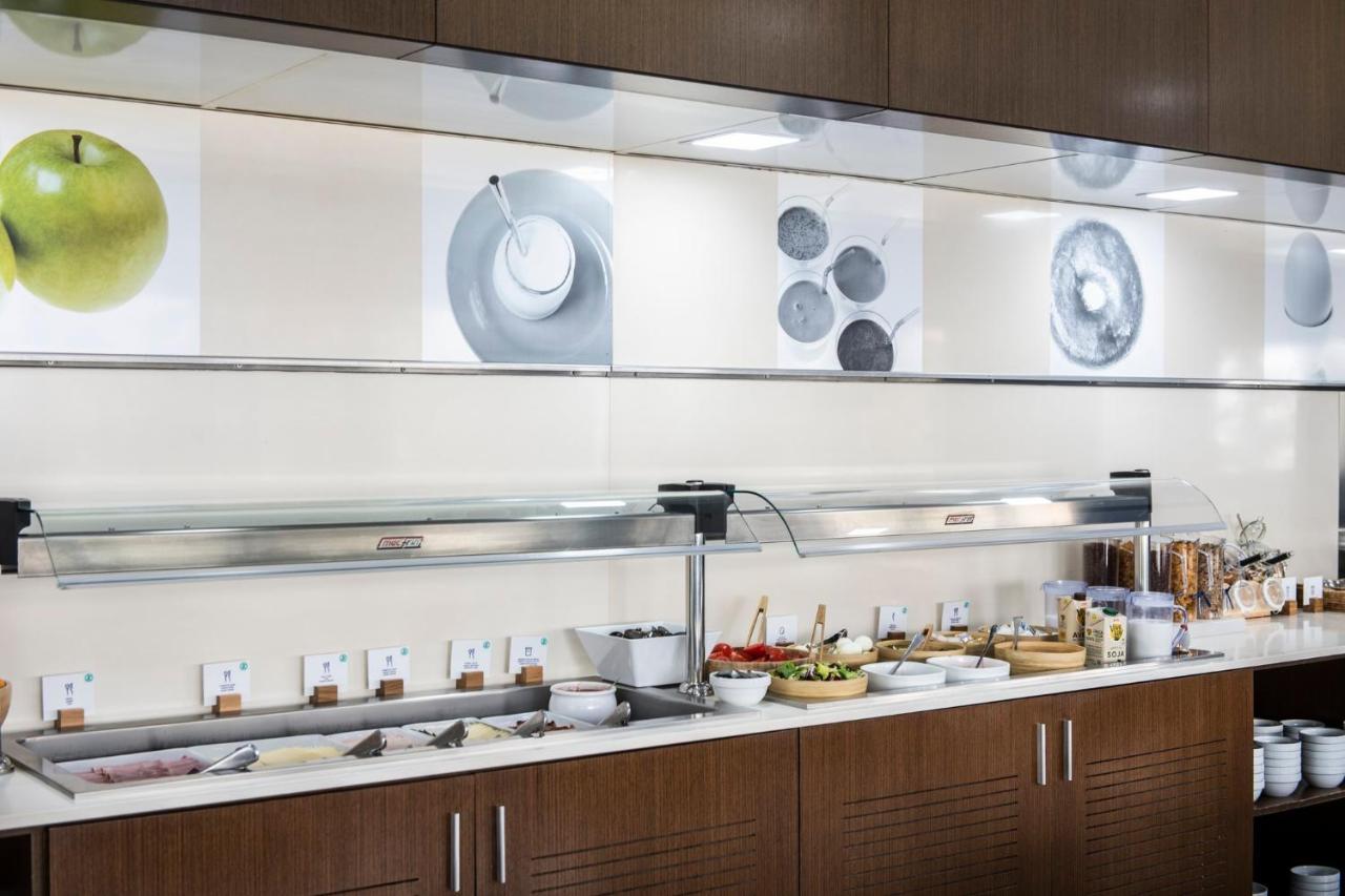 Holiday Inn Express Barcelona City 22@ By Ihg Esterno foto