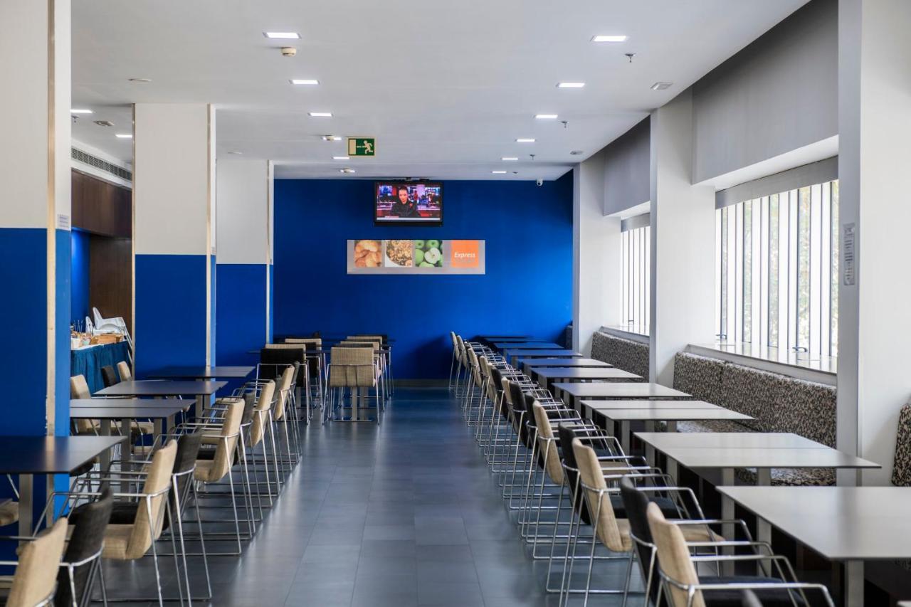 Holiday Inn Express Barcelona City 22@ By Ihg Esterno foto